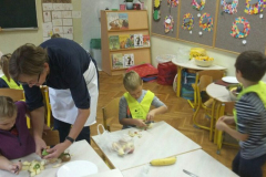 Naravoslovni dan - Pomen sadja za zdravje (7. oktober 2016, 1. razred)